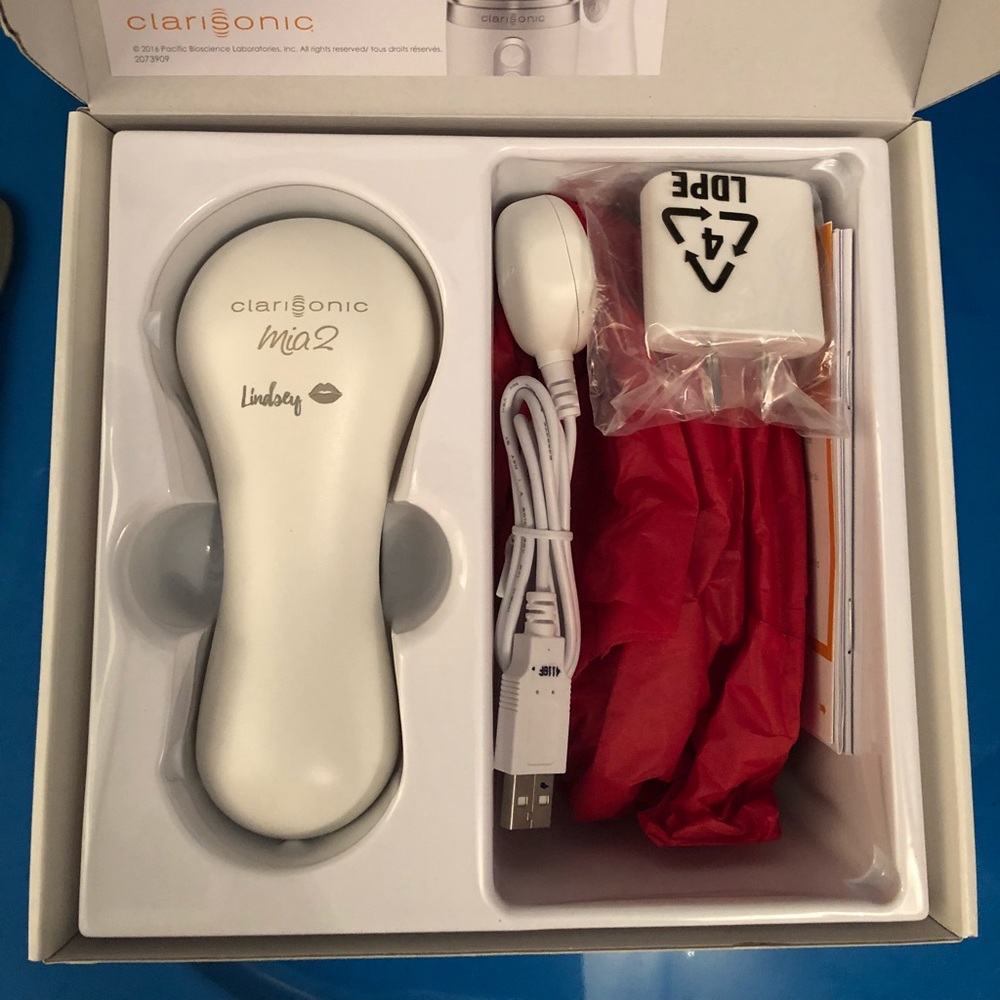 Clarisonic Mia 2 facial cleansing brush